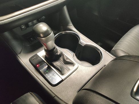 Used 2019 Toyota Highlander Plus FWD image 26