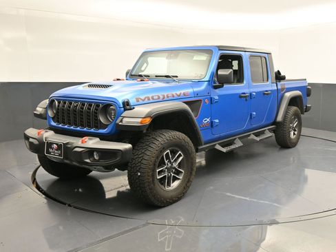 Used 2024 Jeep Gladiator Mojave w/ Technology Group image 4