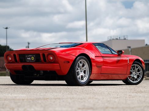 Used 2005 Ford GT RWD image 10