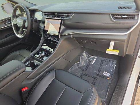 New 2025 Jeep Grand Cherokee L Limited w/ MOPAR Finishing Package RWD image 31