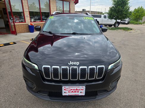 Used 2019 Jeep Cherokee Latitude Plus w/ Cold Weather Group AWD/4WD image 2
