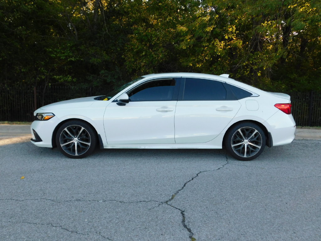 Used 2022 Honda Civic Touring image 2
