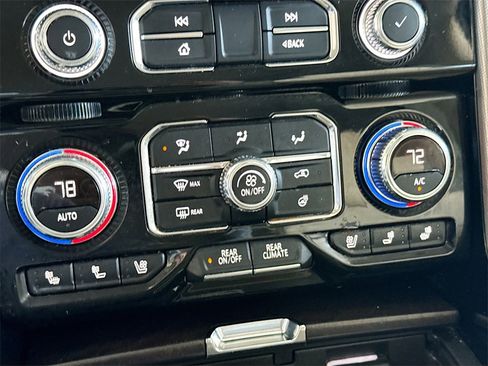 Used 2024 GMC Yukon XL Denali w/ Advanced Technology Package image 16