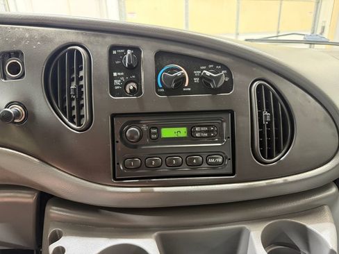 Used 2003 Ford E-150 and Econoline 150 RWD image 18