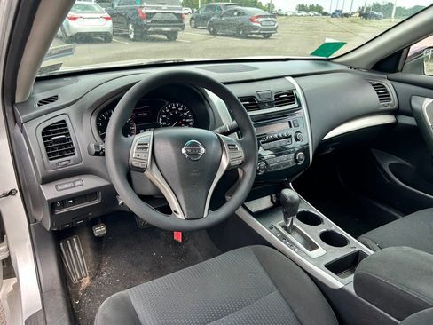 Used 2015 Nissan Altima 2.5 S w/ Power Driver Seat Package FWD image 5