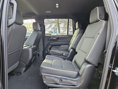 New 2025 Chevrolet Suburban Premier image 7