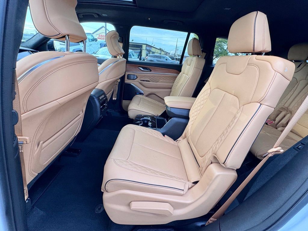 Used 2023 Jeep Grand Cherokee L Summit AWD/4WD image 16