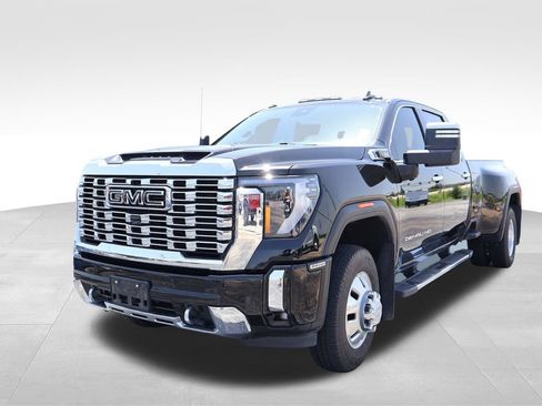 Used 2024 GMC Sierra 3500 Denali w/ Denali Reserve Package AWD/4WD image 3