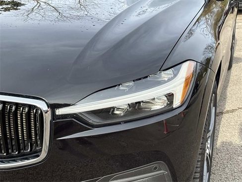 Used 2021 Volvo XC60 T5 Momentum w/ Premium Package image 10