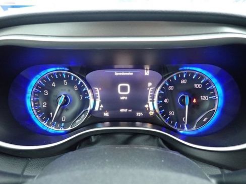 Used 2024 Chrysler Pacifica Touring-L FWD image 16