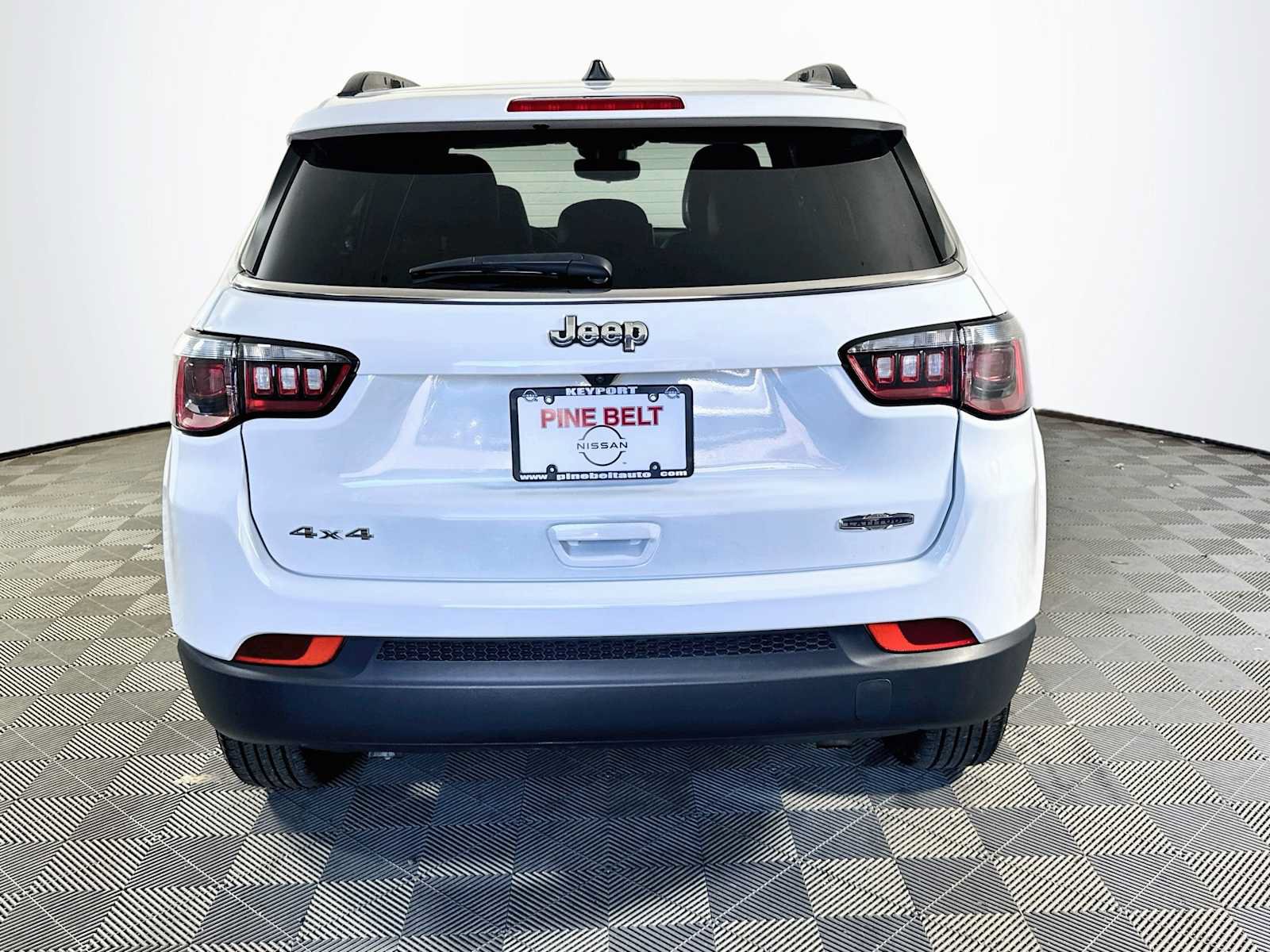 Used 2024 Jeep Compass Latitude AWD/4WD image 5