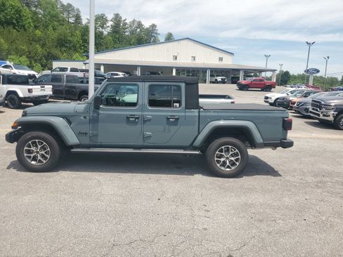 Used 2024 Jeep Gladiator Sport AWD/4WD image 1
