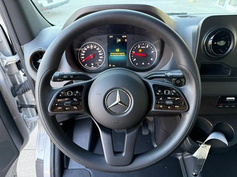 Used 2024 Mercedes-Benz Sprinter 2500 image 15