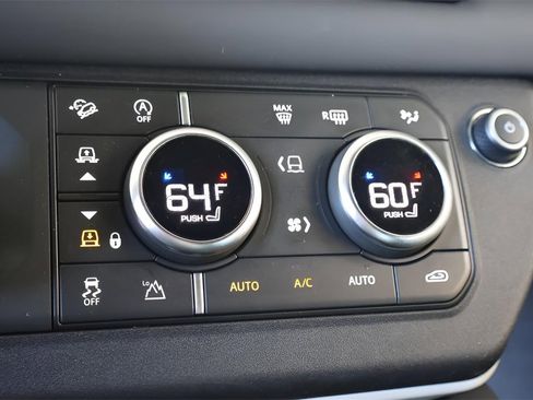 Used 2024 Land Rover Defender 130 X-Dynamic SE image 28