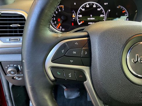 Used 2018 Jeep Grand Cherokee Laredo AWD/4WD image 11