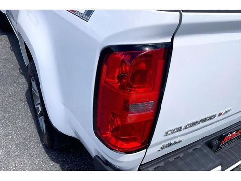 Used 2017 Chevrolet Colorado Z71 AWD/4WD image 30