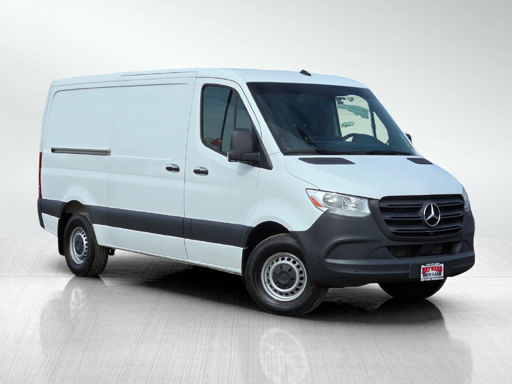 Used 2024 Mercedes-Benz Sprinter 2500 image 2
