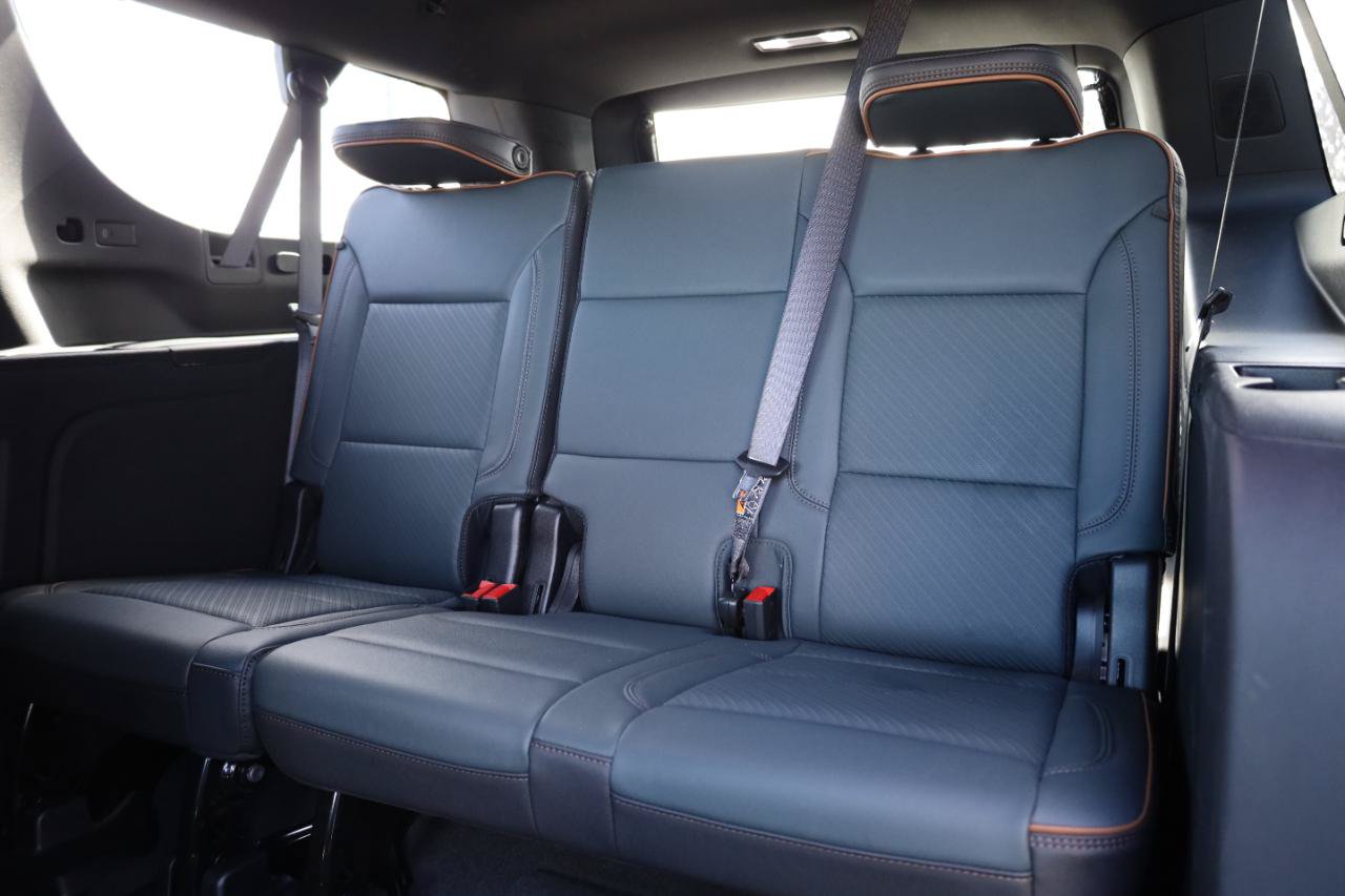 Used 2025 GMC Yukon XL AT4 AWD/4WD image 18