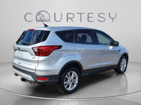 Used 2019 Ford Escape SE FWD image 5