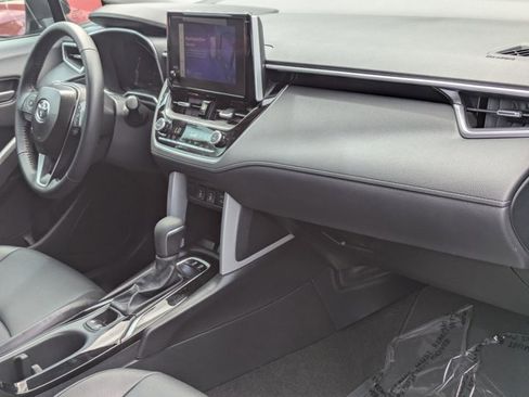 Used 2025 Toyota Corolla Cross XLE w/ Convenience Package image 21