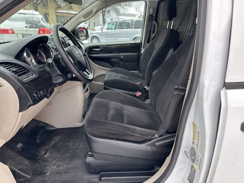 Used 2014 RAM C/V Tradesman image 16