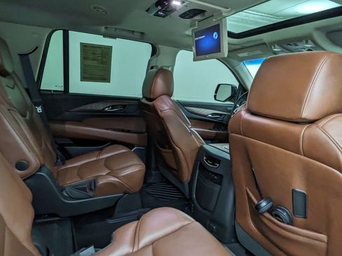 Used 2019 Cadillac Escalade Premium Luxury w/ Escalade Sport Edition AWD/4WD image 41