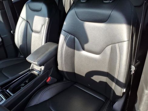 Used 2025 Jeep Compass Limited AWD/4WD image 18