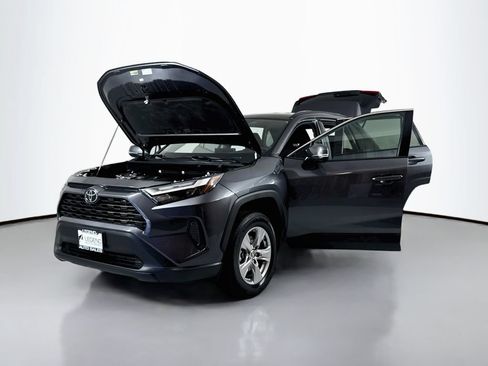 Used 2025 Toyota RAV4 XLE FWD image 17