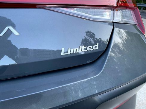 Used 2025 Hyundai Elantra Limited FWD image 23