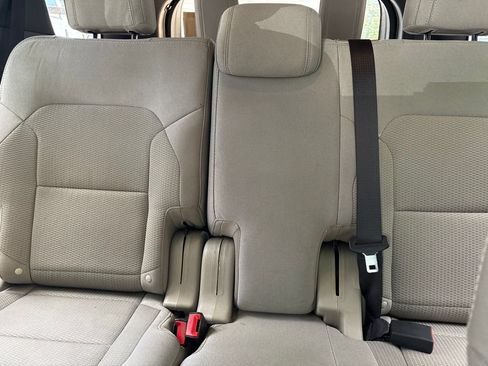 Used 2018 Ford Explorer XLT AWD/4WD image 9