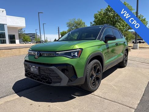 Used 2025 Volkswagen Taos SE AWD/4WD image 1