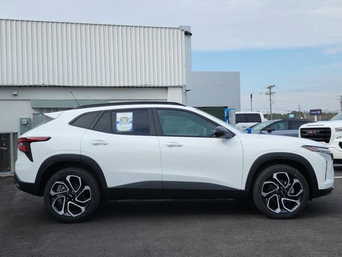 New 2026 Chevrolet Trax RS w/ Sunroof Package image 6