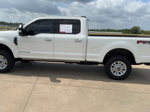 Used 2022 Ford F250 Platinum w/ FX4 Off-Road Package AWD/4WD image 5