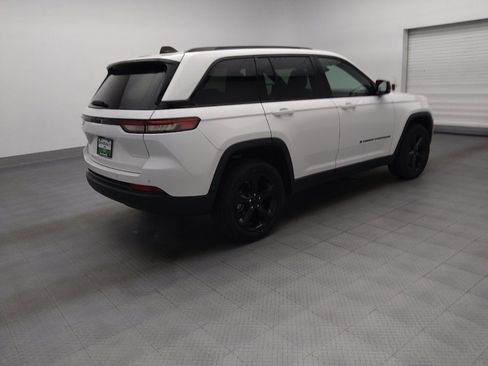 Used 2023 Jeep Grand Cherokee Altitude RWD image 10
