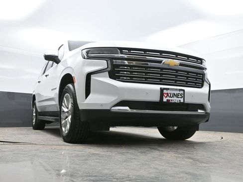 Used 2023 Chevrolet Suburban Premier AWD/4WD image 30