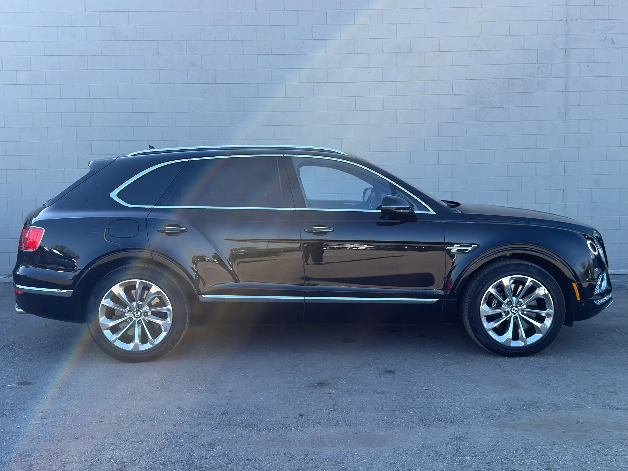 Used 2019 Bentley Bentayga AWD/4WD image 9