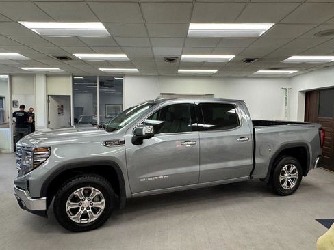 Used 2025 GMC Sierra 1500 SLT AWD/4WD image 2