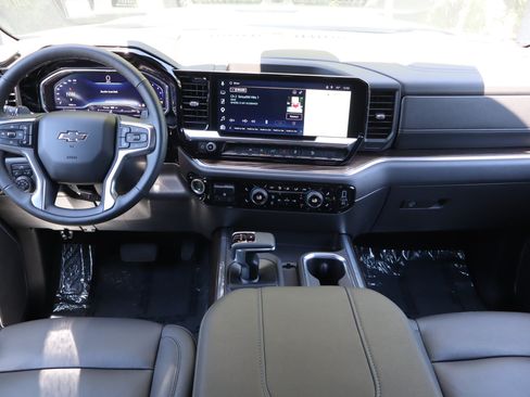Used 2025 Chevrolet Silverado 1500 LT Trail Boss w/ Convenience Package II AWD/4WD image 19