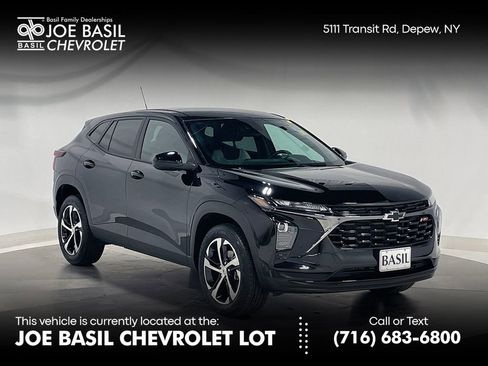 Used 2024 Chevrolet Trax RS w/ Driver Confidence Package FWD image 1