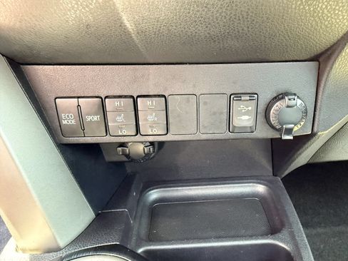 Used 2017 Toyota RAV4 Limited w/ Advanced Technology Package FWD image 23