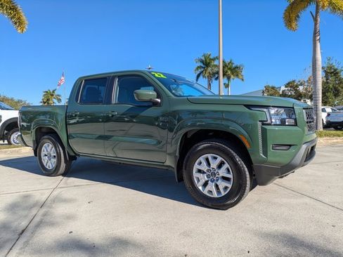 Used 2022 Nissan Frontier SV image 2