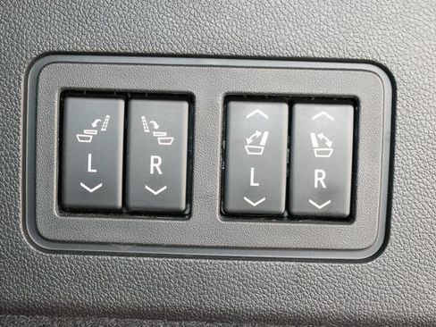 Used 2023 Cadillac XT6 Sport w/ LPO, Floor Liner Package AWD/4WD image 16