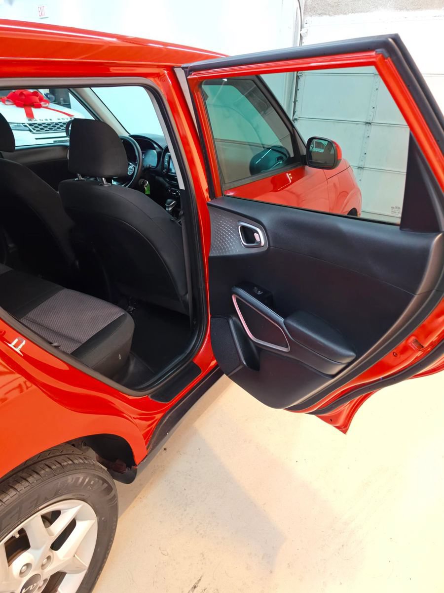 Used 2024 Kia Soul LX w/ Option Group 015 FWD image 29
