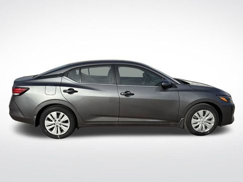 Used 2025 Nissan Sentra S image 8