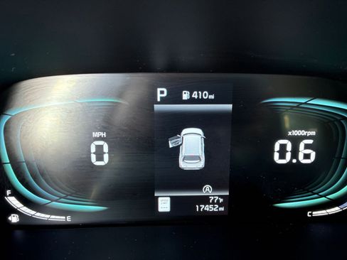 Used 2025 Kia Soul LX w/ LX Technology Package FWD image 33