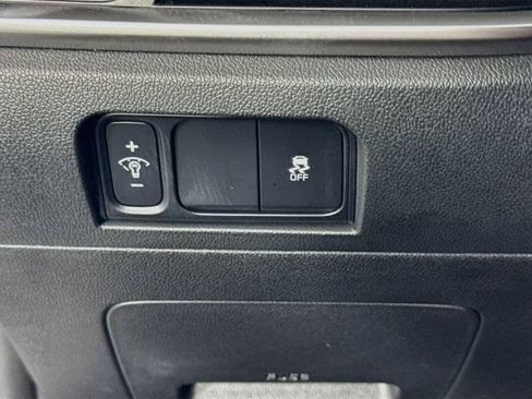 Used 2025 Kia Sorento LX FWD image 10