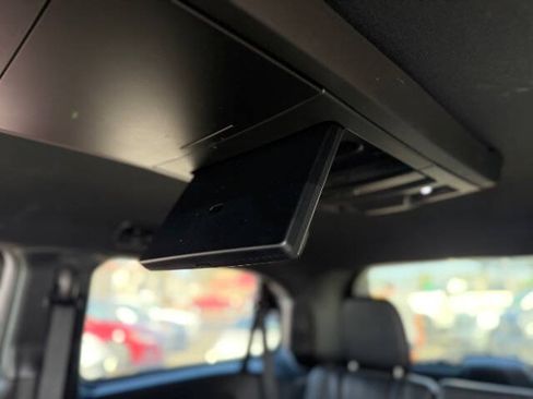 Used 2014 Chrysler Town & Country S FWD image 14