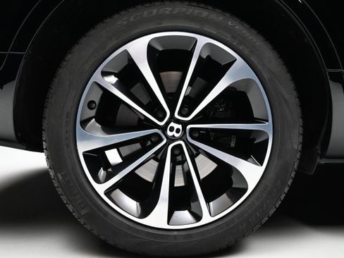 Used 2019 Bentley Bentayga AWD/4WD image 42