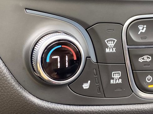 Used 2022 Chevrolet Equinox RS w/ RS Leather Package image 29