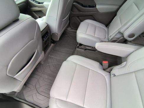 Used 2021 Chevrolet Traverse Premier FWD image 12
